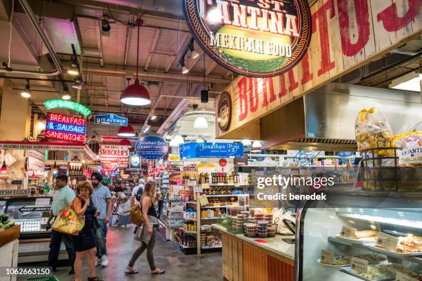 reading terminal market a philadelphia pennsylvania - philadelphia reading terminal market foto e immagini stock