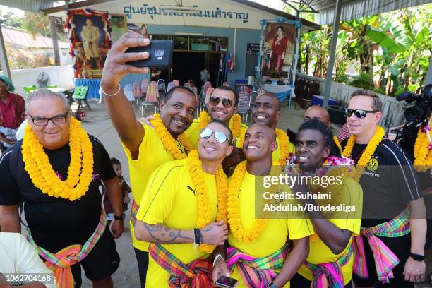 Borussia Dortmund legend Julio Cesar takes a selfie with teammates, Ewerthon Henrique de Souza,Marcio Amoroso, Mohamed Zidan, Tinga,Evanilson...