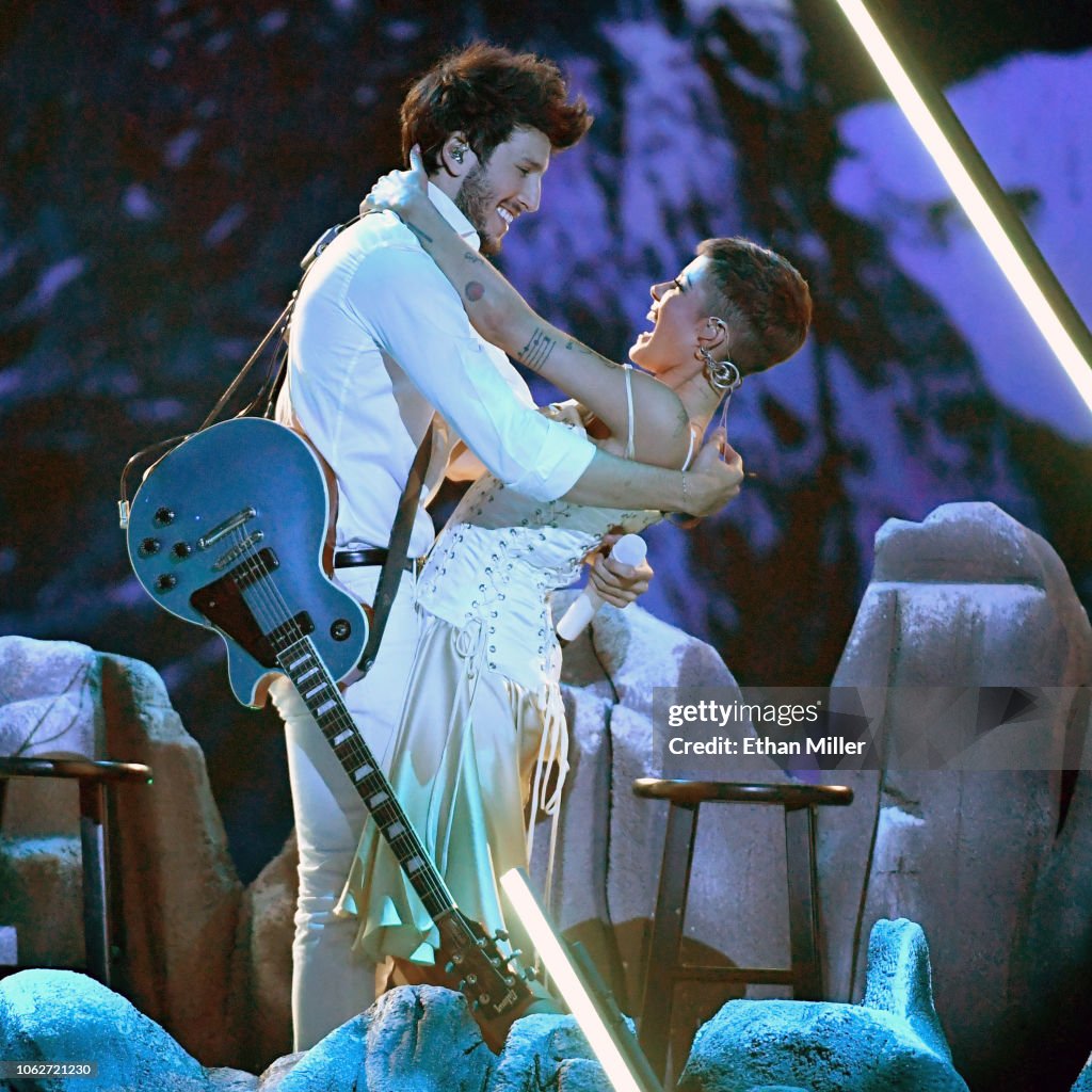 The 19th Annual Latin GRAMMY Awards - Social