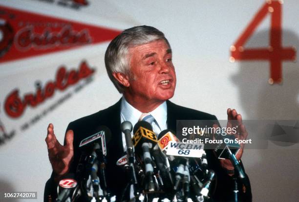 Manager Earl Weaver of the Baltimore Orioles talks at a press conference circa 1985 at Memorial Stadium in Baltimore, Maryland. Weaver managed the...