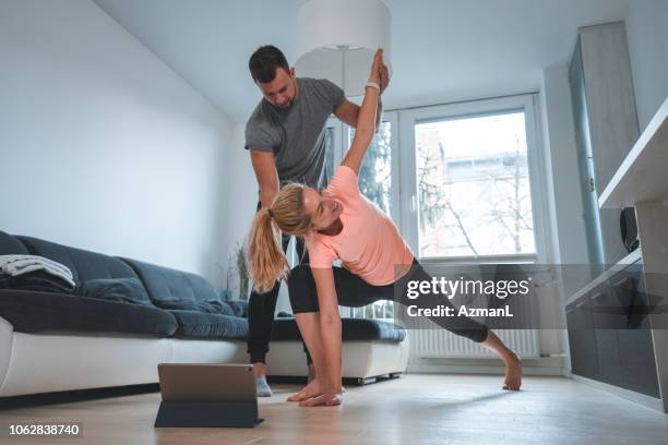 couple working out at home - fitness instructor at home stock pictures, royalty-free photos & images