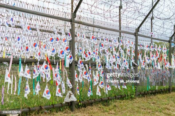 ribbons and flags at border between south and north korea - demilitarized zone fotografías e imágenes de stock