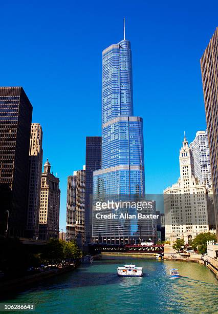 chicago skyline and landmarks - willis tower fotografías e imágenes de stock