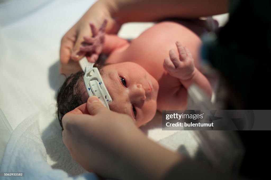 Newborn baby head measure
