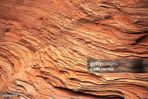 rock formation in lake powell, arizona - absorbent stock-fotos und bilder