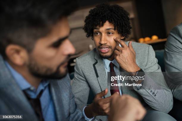 er is iets mis met mijn oog - hordeolum stockfoto's en -beelden