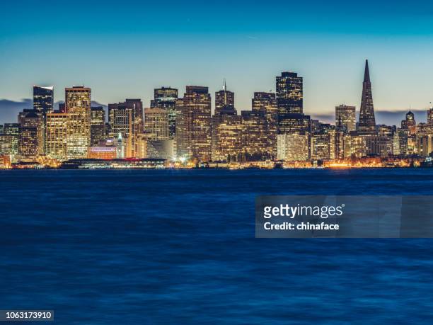 san francisco downtown cityscape at night - san francisco financial district stock pictures, royalty-free photos & images