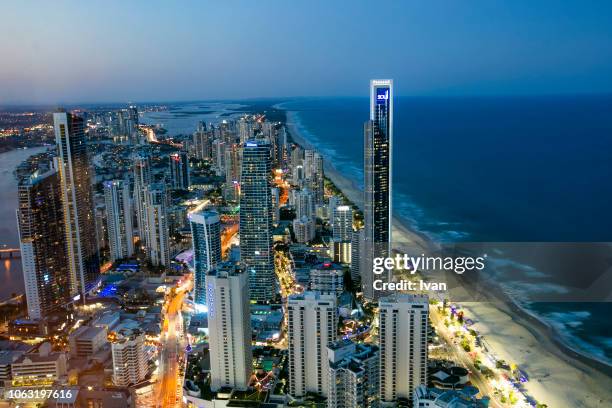 night view of skyline of gold coast, brisbane, australia - civil engineering fotografías e imágenes de stock