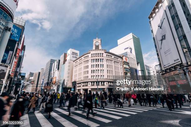 crowded ginza 4chome crossing - turmuhr stock-fotos und bilder