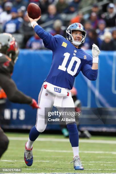 Quarterback Eli Manning of the New York Giants throws a long pass to wide receiver Odell Beckham Jr. #13 , against the Tampa Bay Buccaneers in the...