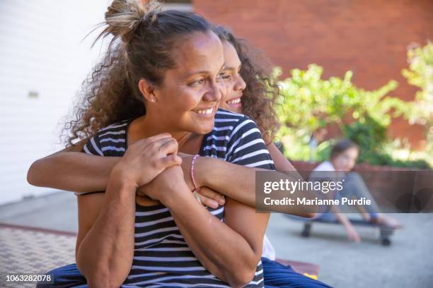 a family at home in five docks, sydney - australian community stock-fotos und bilder