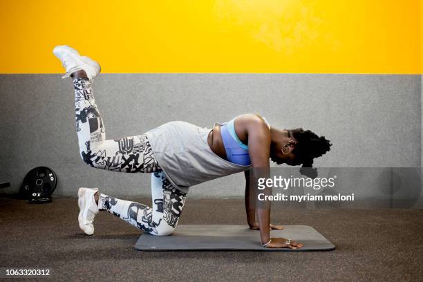 young black woman in the gym - showus sport stock pictures, royalty-free photos & images