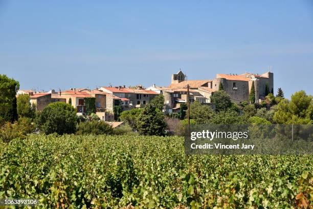 tthe castellet village france - south of france stockfoto's en -beelden