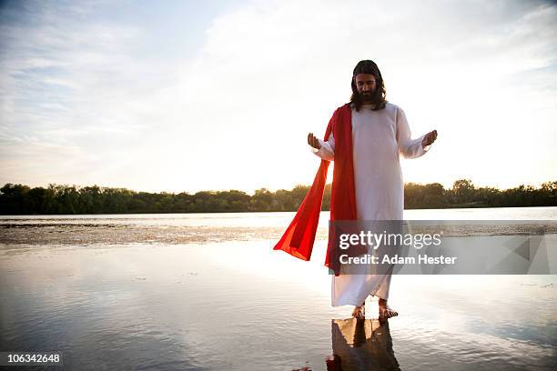 man dressed up as jesus on water. - christ the redeemer stockfoto's en -beelden