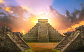 Mexico, Chichen Itzá, Yucatán. Mayan pyramid of Kukulcan El Castillo at sunset