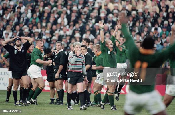 Springboks captain Francois Pienaar celebrates as referee Ed Morrison blows the full time whistle as New Zealand captain Sean Fitzpatrick reacts...