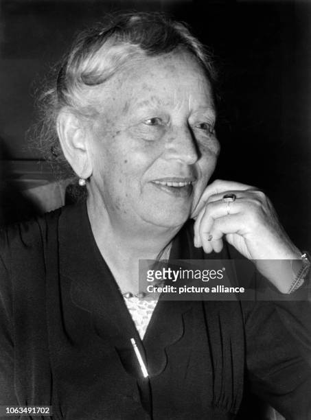Louise Ebert, widow of the German president of the Reich Friedrich "Fritz" Ebert, has completed her 80th year of life on 23rd December 1953. | usage...