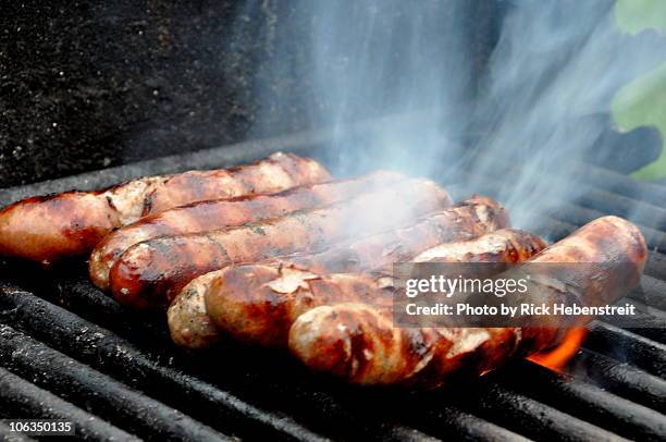 bratwurst - salchicha bratwurst fotografías e imágenes de stock