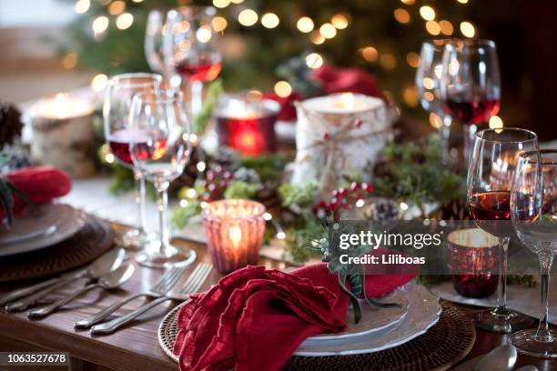 christmas holiday dineren - christmas dinner stockfoto's en -beelden