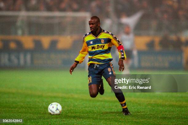 Lilian Thuram of Parma during the Serie A match between Parma and Udinese at Ennio Tardini Stadium, Parma, Italy on November 12th 2000
