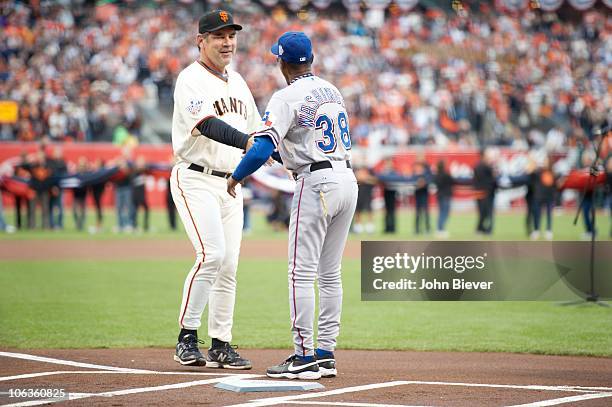 World Series: San Francisco Giants manager Bruce Bochy shaking hands with Texas Rangers manager Ron Washington before game. Game 1. San Francisco, CA...