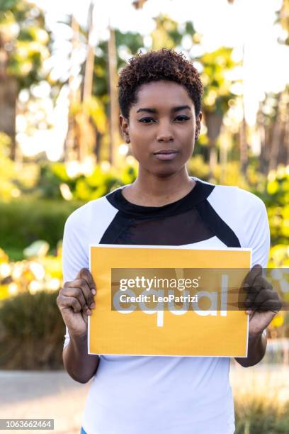 permanent des droits de l’équité dans le monde - wage gap photos et images de collection