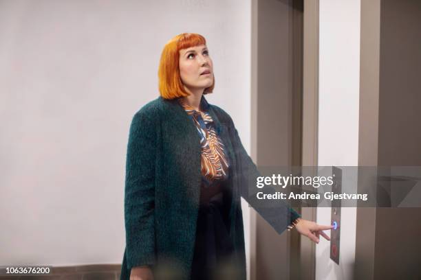 businesswoman leaving office - showus office stock pictures, royalty-free photos & images