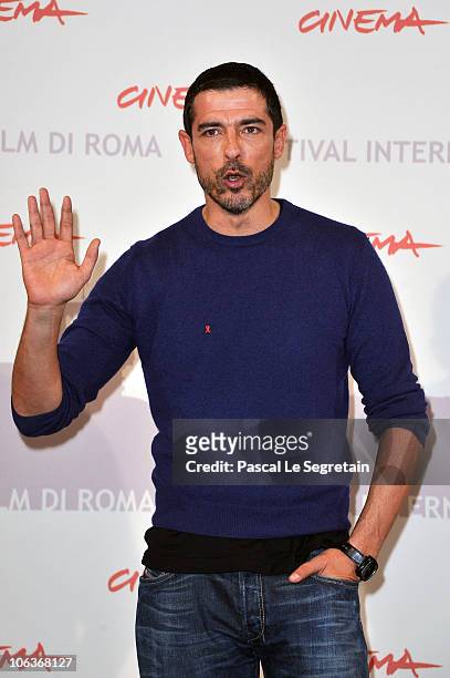 Actor Alessandro Gassman attends the "Il Padre E Lo Straniero" photocall during The 5th International Rome Film Festival at Auditorium Parco Della...