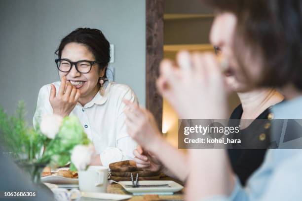 women having lunch at home - favourite meal stock pictures, royalty-free photos & images