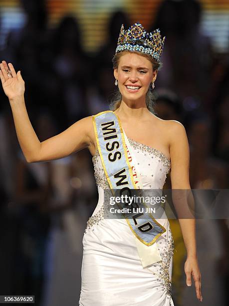 Alexandria Mills of the US celebrates as she crowned as the 2010 Miss World during the Miss World 2010 Beauty Pageant finals at the Beauty Crown...