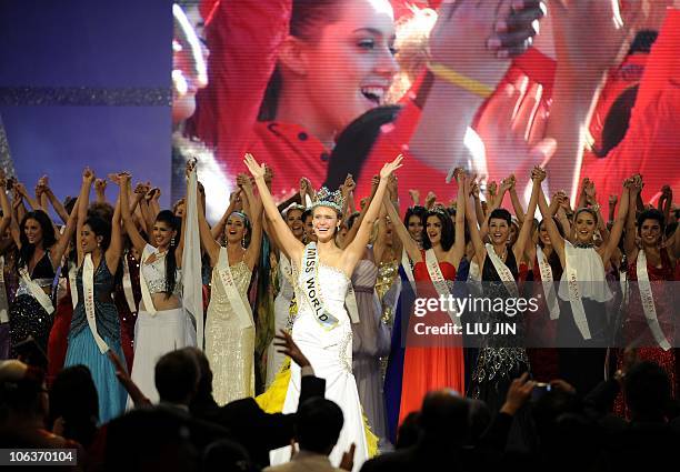 Alexandria Mills of the US performs with other contestants during the Miss World 2010 Beauty Pageant finals at the Beauty Crown Theatre in the...