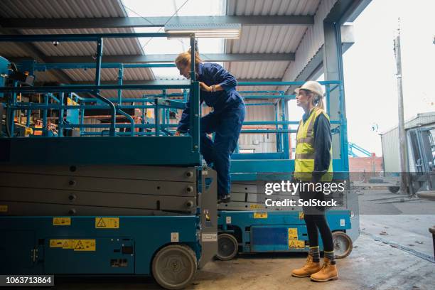 mechanic trainee with expert - cherry picker stock pictures, royalty-free photos & images