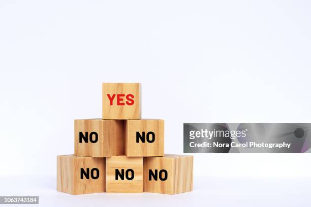 yes and no text on wooden blocks - possible stock pictures, royalty-free photos & images