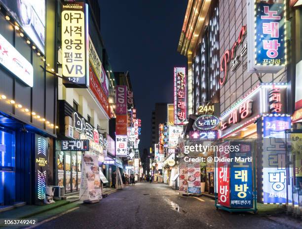 insadong nightlife in seoul - cultura coreana fotografías e imágenes de stock