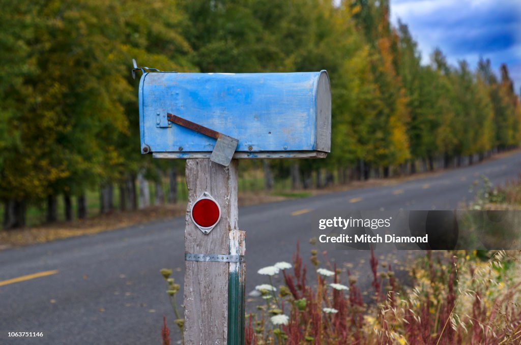 Standard Rural Mailbox Rural Mailbox High-Res Stock Photo - Getty Images