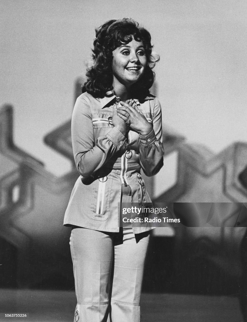 Singer Lulu Pictured On A Set July 11th 1971 News Photo Getty Images singer-lulu-pictured-on-a-set-july-11th-1971-news-photo-getty-images
