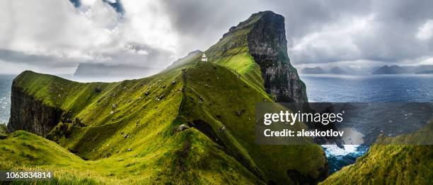 panoramautsikt över kallur, färöarna - faroe islands bildbanksfoton och bilder