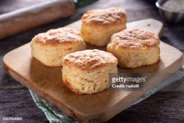 kekse - buttermilk biscuit stock-fotos und bilder
