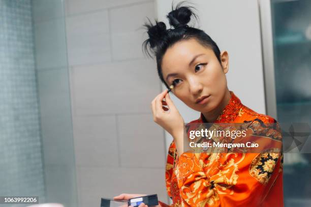 young woman doing makeup - showus makeup stock pictures, royalty-free photos & images
