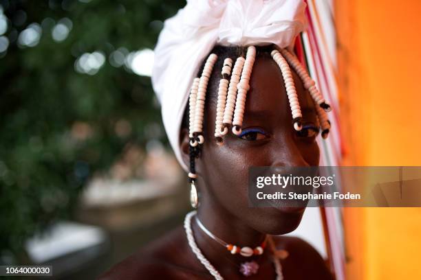 a young woman in salvador, brazil - cultura sudamericana fotografías e imágenes de stock