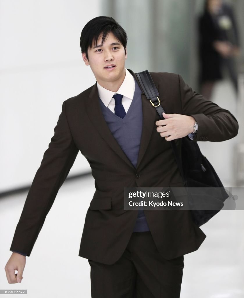Shohei Ohtani of the Los Angeles Angels arrives at Narita airport News  Photo - Getty Images