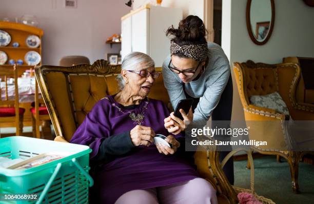 woman bonding with her granddaughter in her living room. - grandmas living room stockfoto's en -beelden