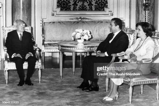 Egyptian President Hosni Mubarak and his wife Suzanne talk with Emperor Hirohito at the Akasaka State Guest House on April 8, 1983 in Tokyo, Japan.