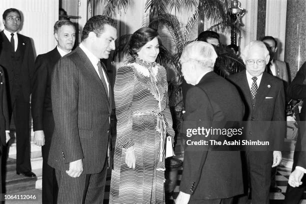 Egyptian President Hosni Mubarak and his wife Suzanne are greeted by Emperor Hirohito prior to their welcome ceremony at the Akasaka State Guest...