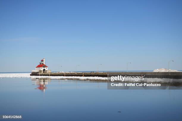 duluth south pier light, minnesota, usa - duluth minnesota stock pictures, royalty-free photos & images