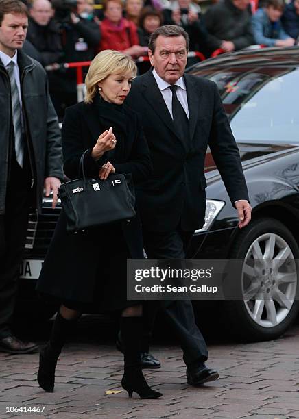 Former German Chancellor Gerhard Schroeder and his wife Doris Schroeder-Koepf arrive for the memorial service for Loki Schmidt, wife of former German...