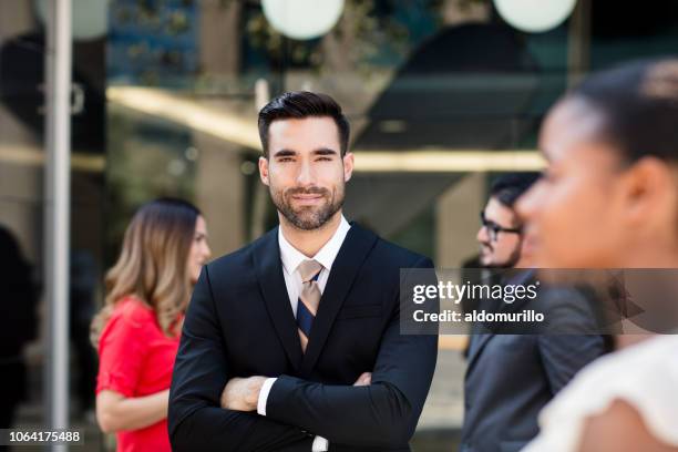 business team leider geconfronteerd met camera - business person facing away from camera stockfoto's en -beelden