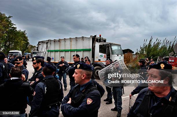 Garbage Riots Garbag Photos and Premium High Res Pictures - Getty Images