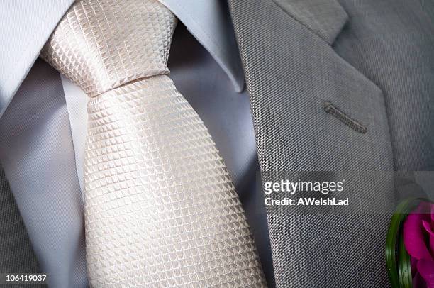 white silk tie with grey jacket lapel - grey blazer 個照片及圖片檔