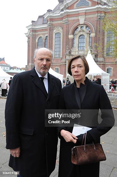 Markus and Katharina Trebitsch attend the memorial service for Loki Schmidt, wife of former German Chancellor Helmut Schmidt, at the St. Michaelis...